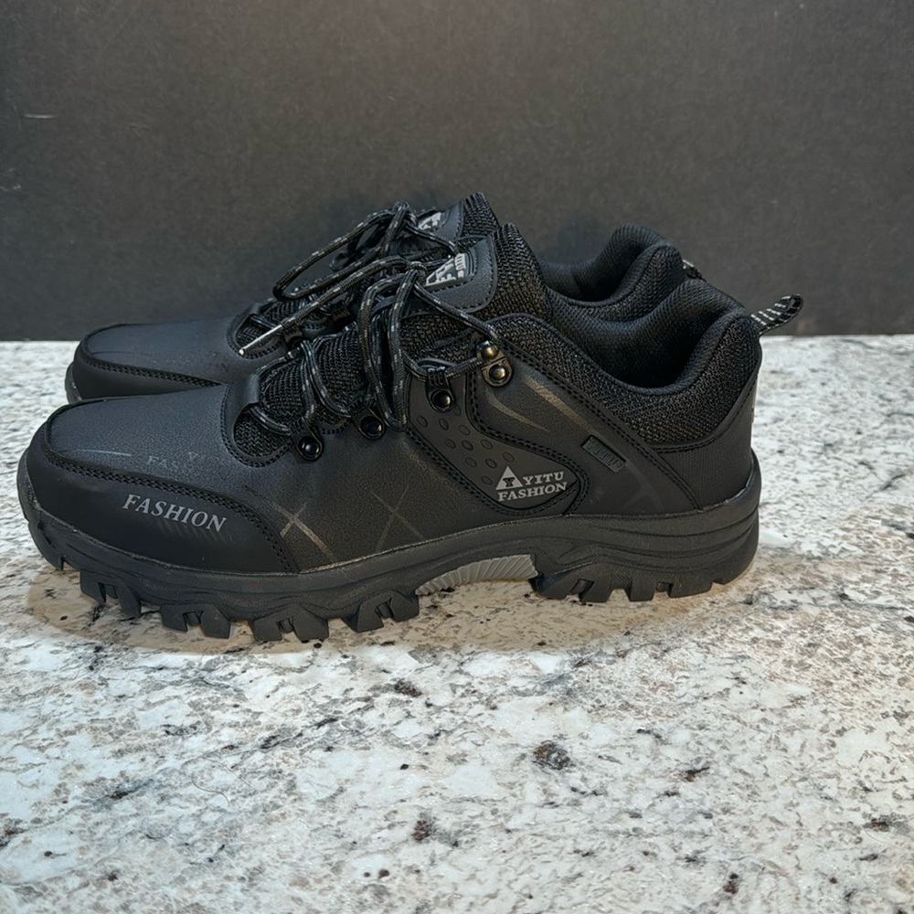 Men’s Yitu Fashion Outdoor boots/Sneakers. Size 12(46). NWOT.